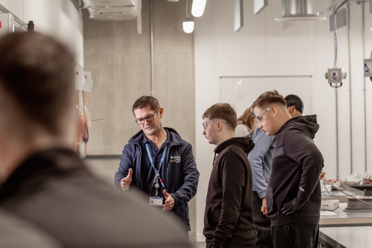 Tutor teaching students