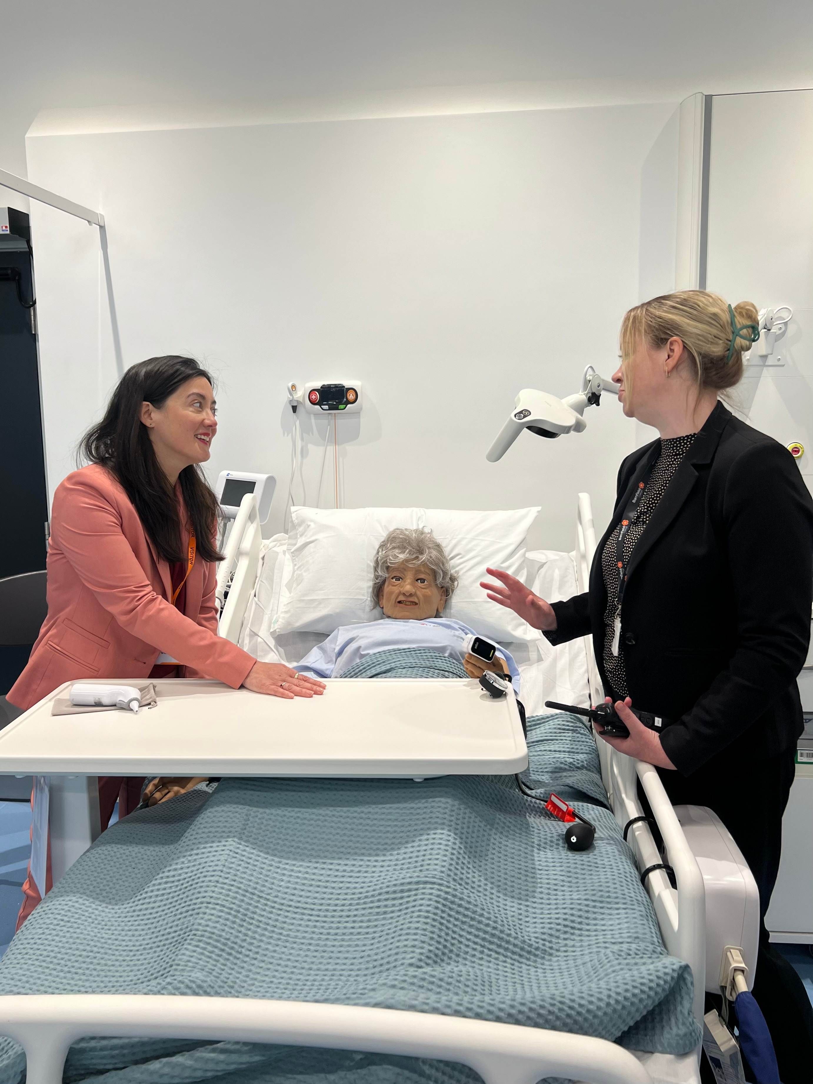 Sarah Owen MP visits Barnfield College 2 11zon